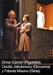 Omar Carrión (Rigoletto), Cecilia Jakubowicz (Giovanna) y Fabiola Masino (Gilda). Buenos Aires Lírica, 2005